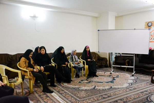 برگزاری انجمن ادبی شعر دخترانه در بجنورد 