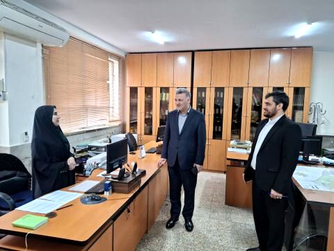 حضور صمیمی مدیر آموزش و پرورش منطقه ۱۸ در تعدادی از واحد‌های اداری آموزش و پرورش منطقه 