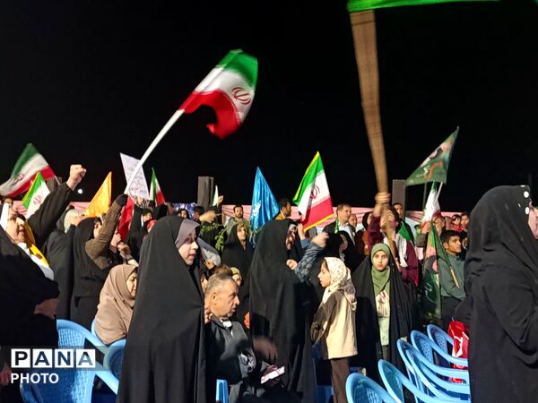 مشت آهنین مردم شهرکرد بر دهان یاوه‌گویان؛ هفتادمین تجمع شبانه