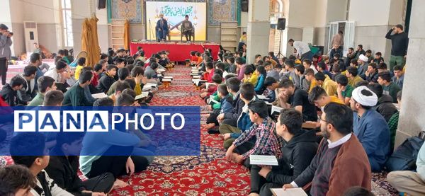  حس و حال معنوی دانش آموزان شرکت کننده در اعتکاف دانش آموزی مسجد مصلی طوقچی اصفهان