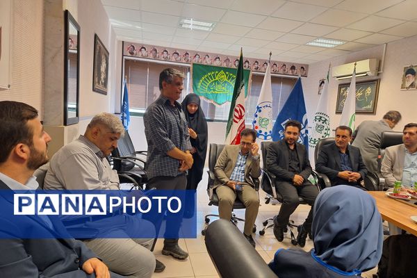 جلسه هم اندیشی و تجلیل از خبرنگاران پانا در شیراز 