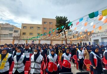 عید همدلی در دبیرستان خدیجه کبری(س) ناحیه۴ اصفهان