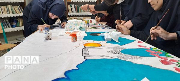  نقاشی همگانی با موضوع «ایرانِ قوی» در دبیرستان اهل‌البیت ناحیه 4 کرج 