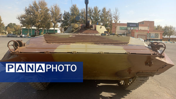 نمایشگاه هفته دفاع مقدس در مجتمع فرهنگی و ورزشی فجر نیشابور