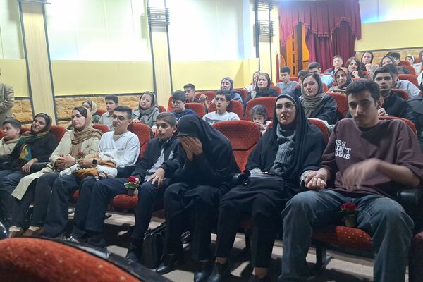 جشن میلاد بانوی دو عالم و گرامیداشت مقام مادر در دبیرستان رازی شیراز 