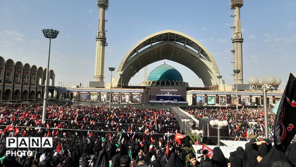 تجدید میثاق با آرمان‌های انقلاب، تهران در سوگِ رهبر شهید یکپارچه سیاه پوش شد