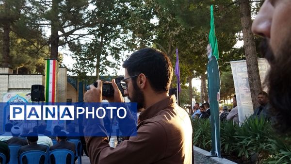 غبارروبی مزار شهدا توسط مسئولین شهرستان نیشابور انجام شد 