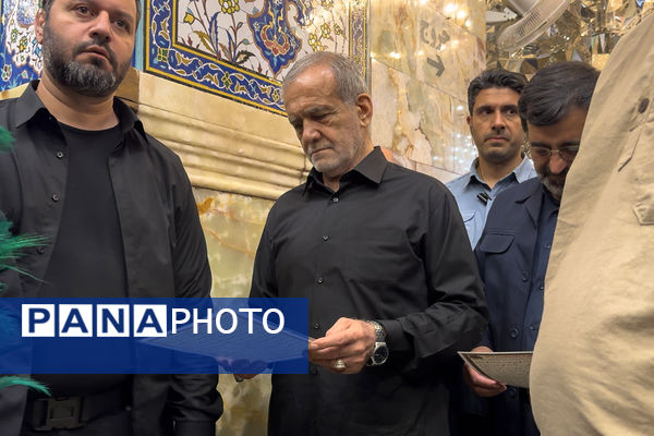 تشرف رئیس جمهور به زیارت حرم حضرت معصومه(س)