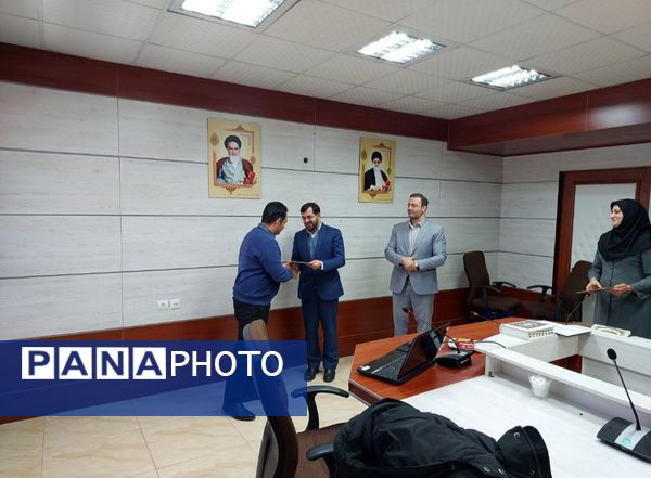  مراسم تقدیر از ناظران و عوامل اجرایی دهمین دوره جشنواره نوجوان خوارزمی شهرستان ملارد 