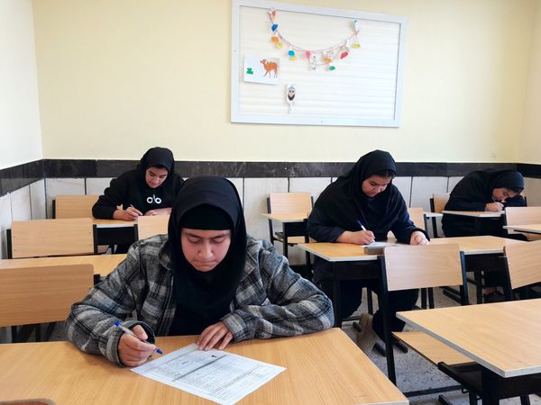 امتحانات نوبت اول در دبیرستان مادرمهربان خلیل آباد
