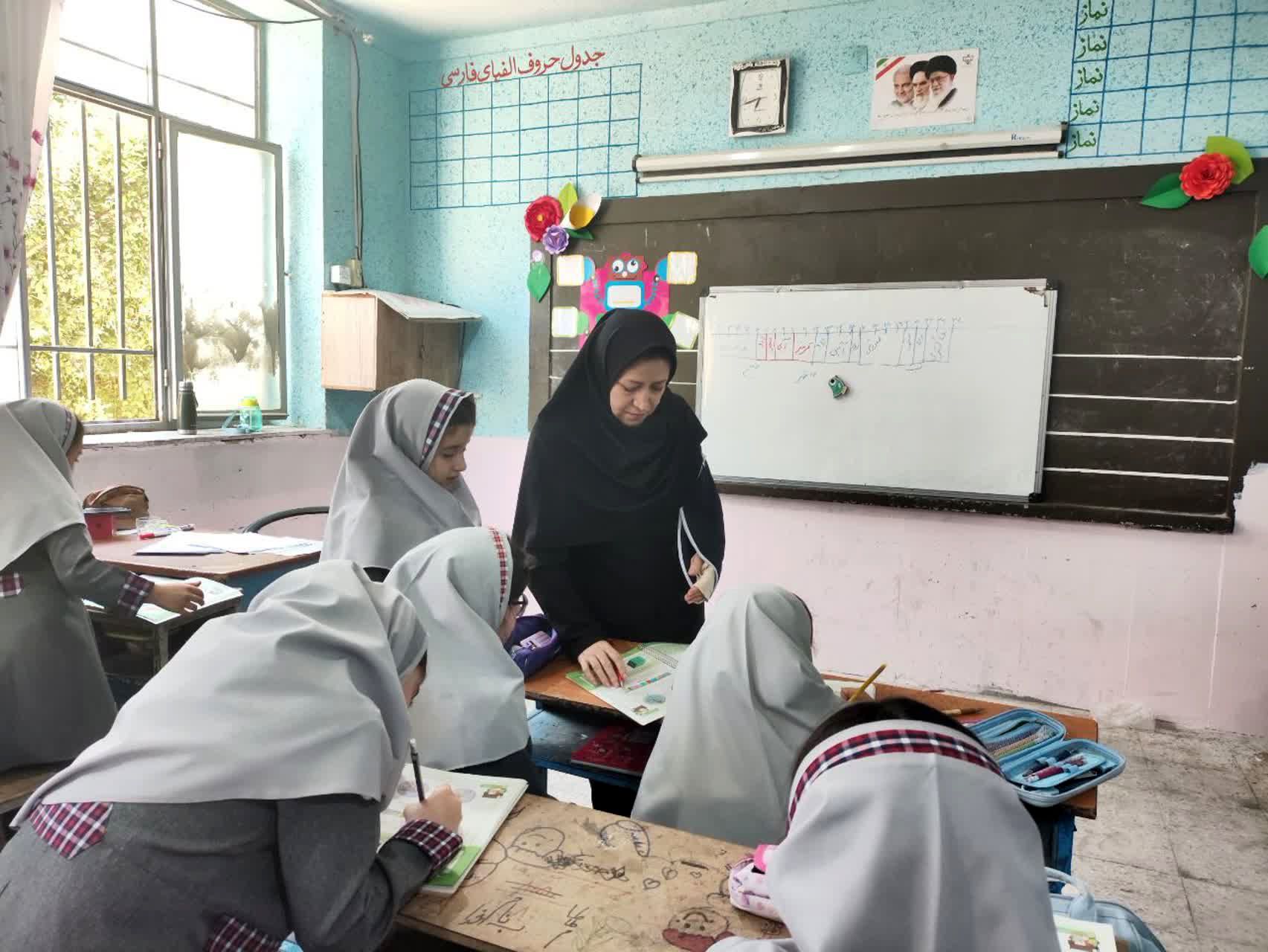 آسیب دیدگی دست موجب تعطیلی کلاس درس خانم معلم فیروزآبادی نشد
