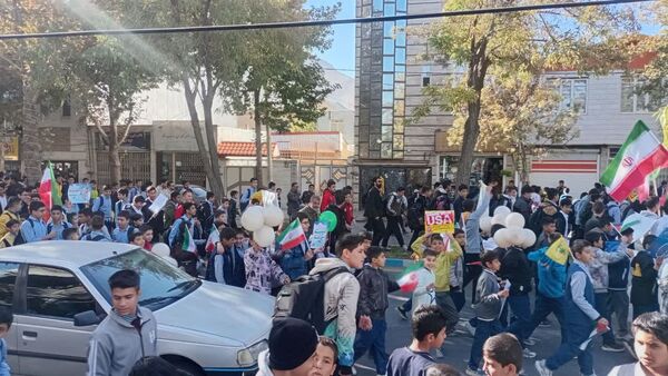 راهپیمایی بزرگ ۱۳ آبان در شازند؛ حضور گسترده مردم و دانش‌آموزان در حمایت از آرمان‌های انقلاب