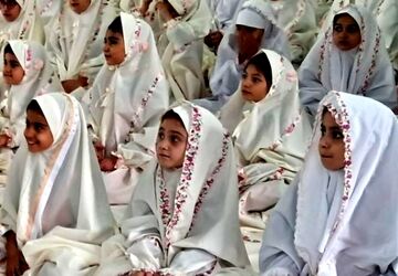 حضور پرشور دانش‌آموزان دبستان موجانی ناحیه دو شهرری در مراسم جشن عبادت 
