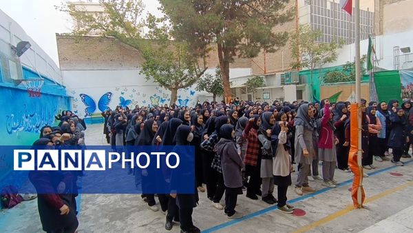 مراسم بزرگداشت شهید سیدحسن نصرالله و سردار شهید نیل فروشان در دبیرستان دخترانه امام حسین(ع) مشهد