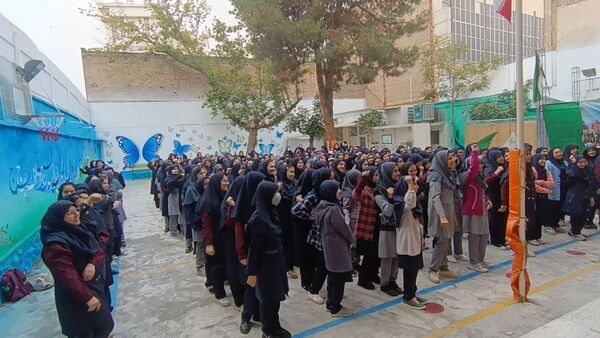 مراسم بزرگداشت شهید سیدحسن نصرالله و سردار شهید نیل فروشان در دبیرستان دخترانه امام حسین(ع) مشهد