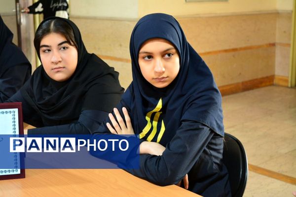 برگزاری کافه ۵۷ در دبیرستان فرهنگ