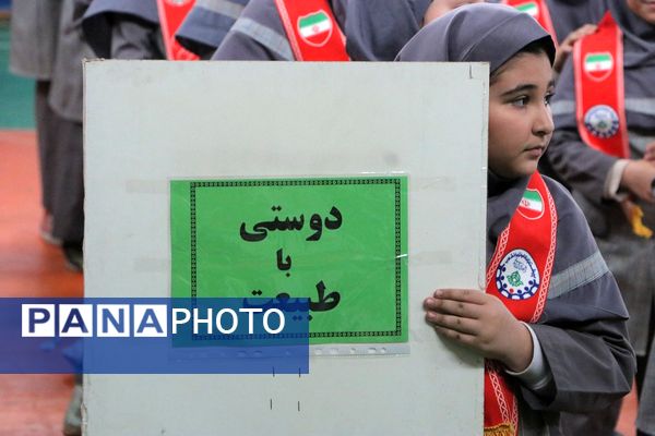 بهارستان دو صحنه همفکری، همدلی و همکاری پیشتازان در همایش یاوران انقلاب