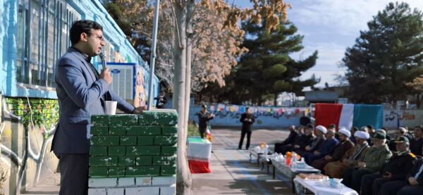 دبیرستان هاجر(س) میزبان زنگ انقلاب 