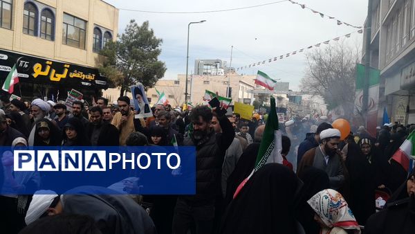 جلوه هایی از راهپیمایی جشن پیروزی انقلاب در شهر قم