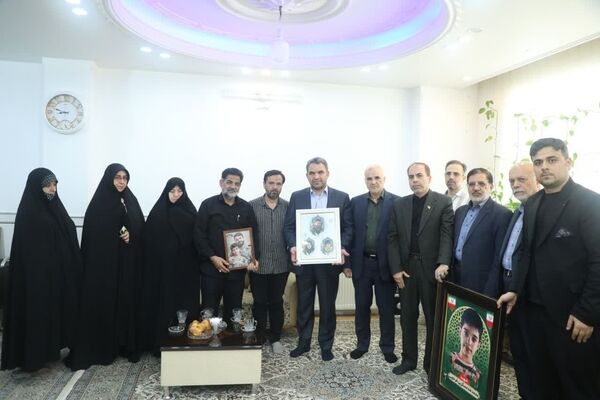 دانش‌آموزان با الهام از شهدا در مسیر انقلاب اسلامی و ولایت گام بردارند