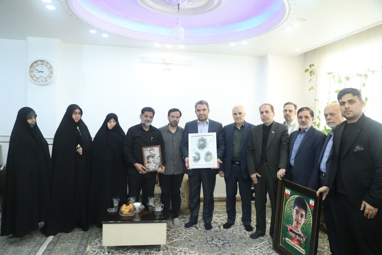 دانش‌آموزان با الهام از شهدا در مسیر انقلاب اسلامی و ولایت گام بردارند