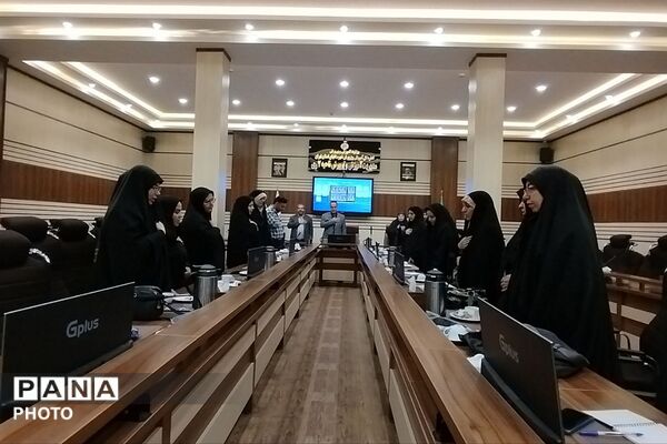 جلسه توجیهی نظام مسائل تربیتی و ساماندهی مربیان پرورشی مدارس ناحیه دو شهرری
