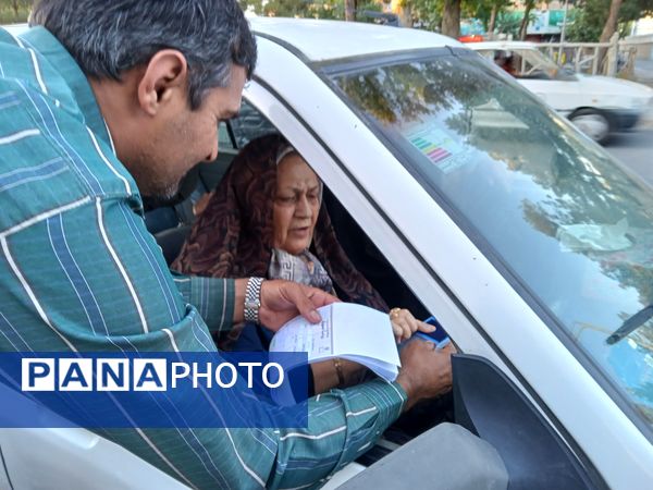 حضور مردم ولایت‌مدار نیشابور در شعبه‌های مختلف اخذ رأی 