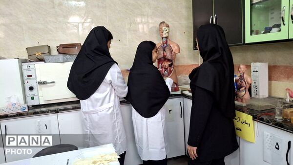 مرحله منطقه‌ای دوازدهمین جشنواره نوجوان خوارزمی در محور آزمایشگاه علوم 