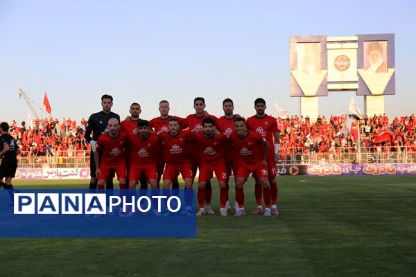 برد شیرین تراکتور در خانه مقابل آلمینیوم اراک