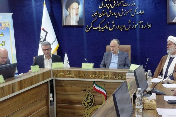 معلمان باید در مدارس نقش تبیین‌گری را به‌صورت جدی ایفا کنند