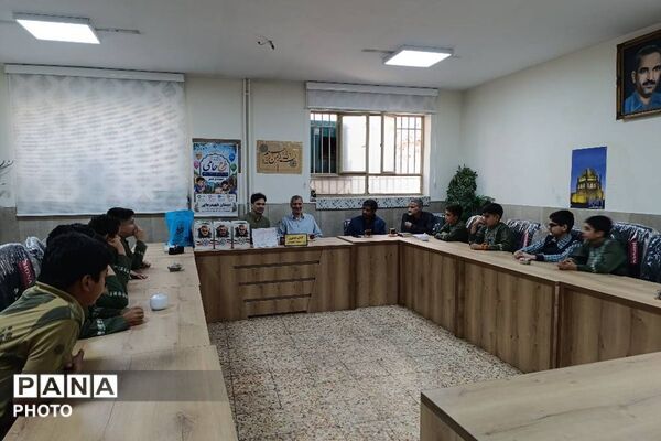 آیین تجلیل از دانش‌آموزان برتر مسابقات قرآن، عترت و نماز دبستان شهید رجایی شهرستان قدس