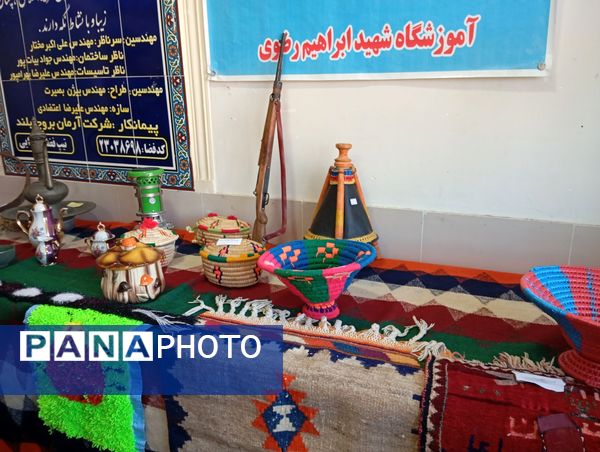 نمایشگاه صنایع دستی و جشنواره غذاهای سنتی به‌مناسبت دهه فجر 