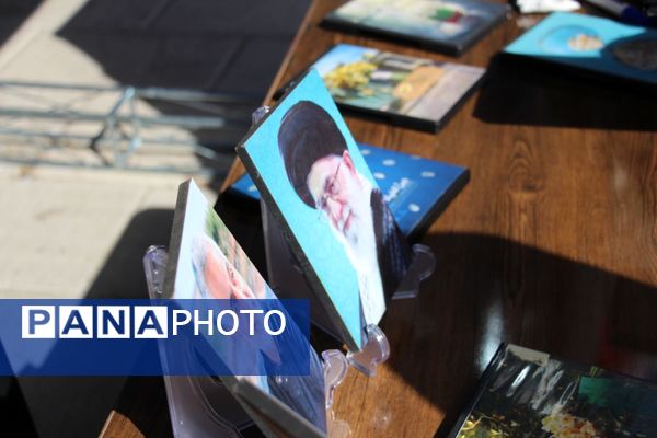 نمایشگاه هفته دفاع مقدس لاله‌های روشن در تبریز 