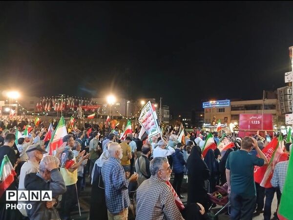 میدان انقلاب، میعادگاه خروش ملت در فریاد «الله‌اکبر» و طنین «مرگ بر آمریکا» و «مرگ بر اسرائیل»