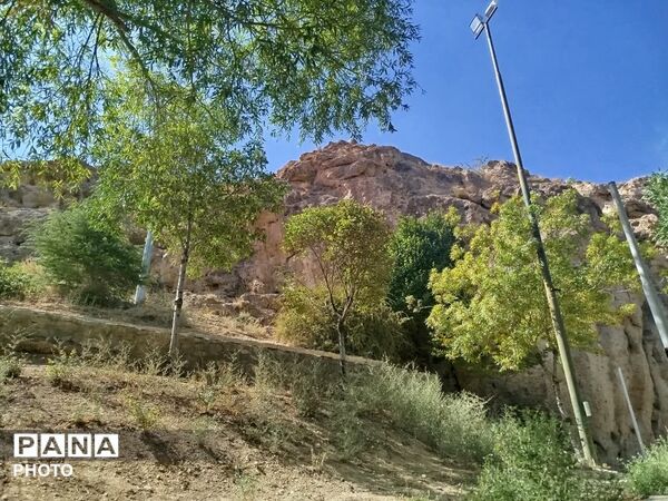 جلوه‌گریِ رنگ‌های پاییزی و طراوت چشمه در تفریحگاه «پیر خوشدر» کلاته‌رودبار