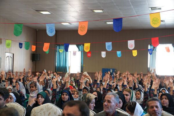  جشن عاطفه‌ها در دبستان دخترانه شهید محمد قضاوی آموزش و پرورش ناحیه 4