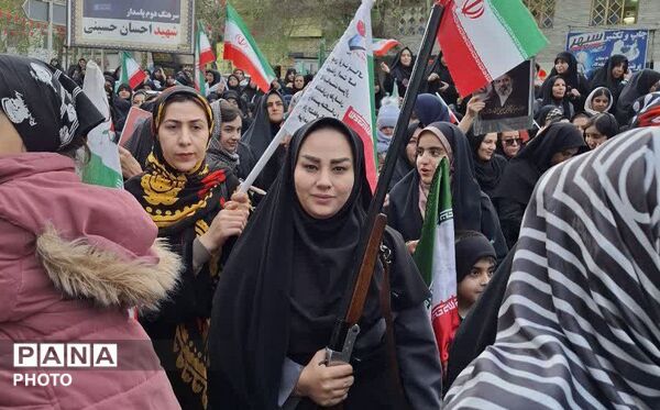 اجتماع بانوان خرم‌آبادی برای تکریم خانواده‌های شهدا و ایثارگران