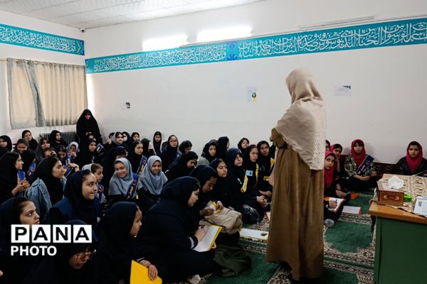 گامی مؤثر در مسیر رشد؛ گردهمایی همیاران مشاور دختر در ابوذر غفاری