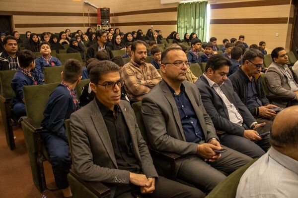آیین رونمایی کتاب یک نفس تا کربلا روایت داستان زندگی دانش آموز شهید حسین سلیمی