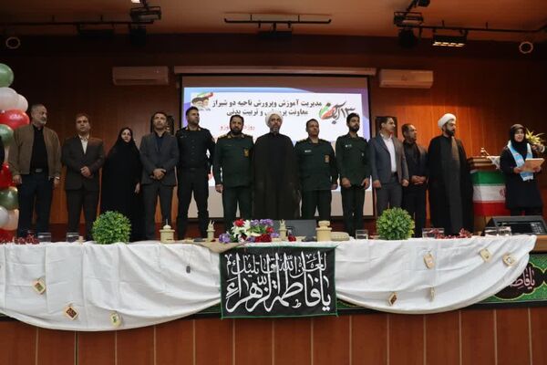 تجمع دانش‌آموزان آموزشگاه‌های شمال غرب شیراز در روز دانش‌آموز