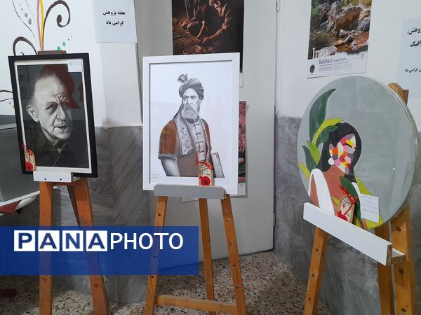 برپایی نمایشگاه به‌مناسبت هفته پژوهش در هنرستان بدیع مشهد