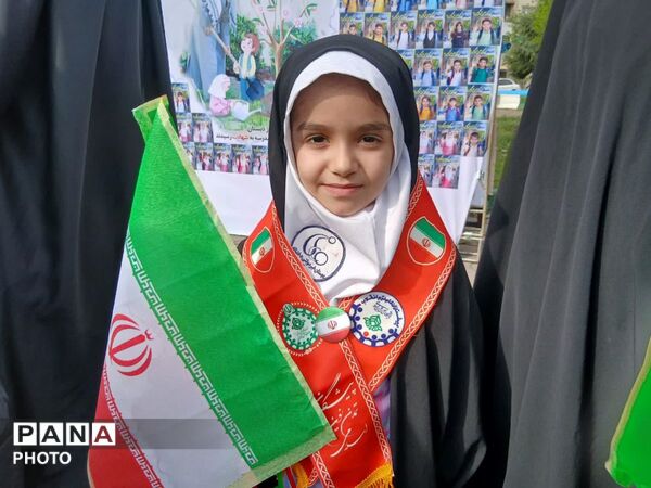 کاشت نهال امید به یاد دانش آموزان شهید میناب