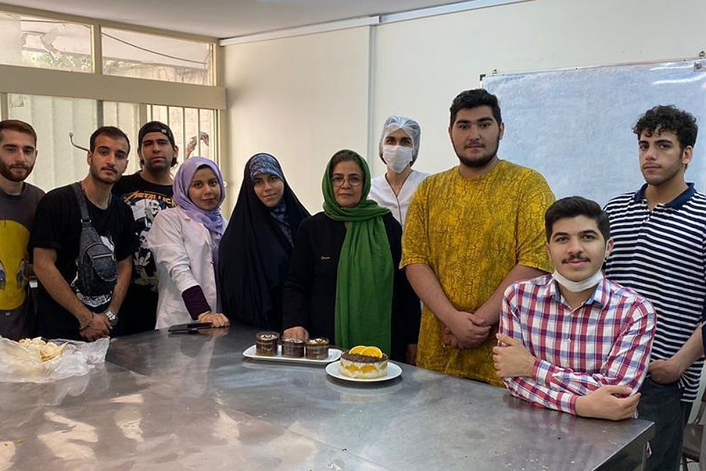  از علاقه کودکی تا کارآفرینی بزرگ؛ بانوی سبزواری صدها نفر را شاغل کرد