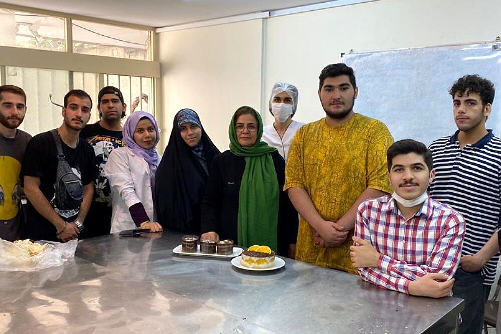  از علاقه کودکی تا کارآفرینی بزرگ؛ بانوی سبزواری صدها نفر را شاغل کرد