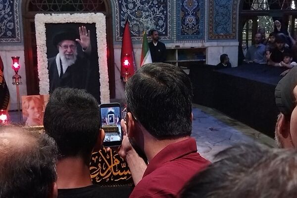 گذری بر مزار رهبر شهید و خانواده شهیدشان در دارلذکر حرم مطهر رضوی 