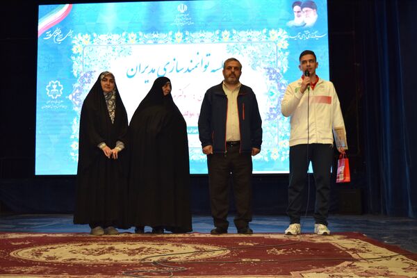 نشست توانمندسازی مدیران منطقه ۱۴ با محوریت مدیریت مدرسه‌محور و تحول آموزشی