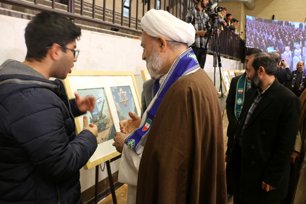 برپایی نمایشگاه تابلو نقاشی‌ دانش‌آموزان قمی با موضوع فلسطین و غزه