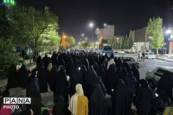 شکوه اقتدار؛ اقامه نماز استغاثه در راهپیمایی شبانه فاز۲ اندیشه 