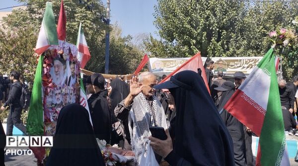  نقش‌آفرینی اعضای سازمان دانش‌آموزی در همایش بزرگ جاماندگان اربعین