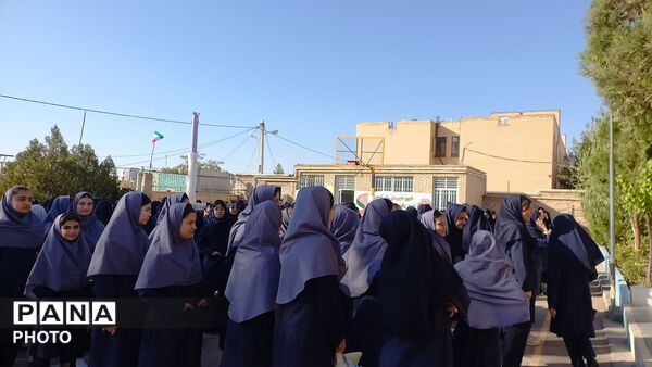 طنین زنگ مهر و مقاومت در دبیرستان دخترانه شهید حسن انصاری 